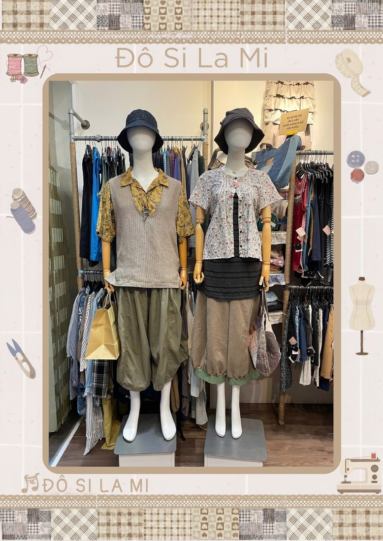 Trái: áo len xám phối gile và quần lửng kem; Phải: áo khoác hoa nhí đen trắng phối chân váy đen, mũ bucket